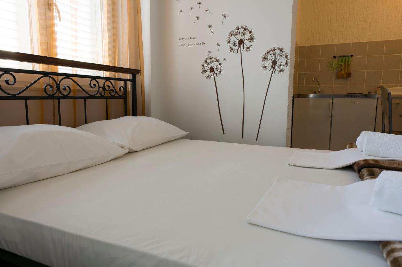Apartments Victoria Trogir Exterior foto